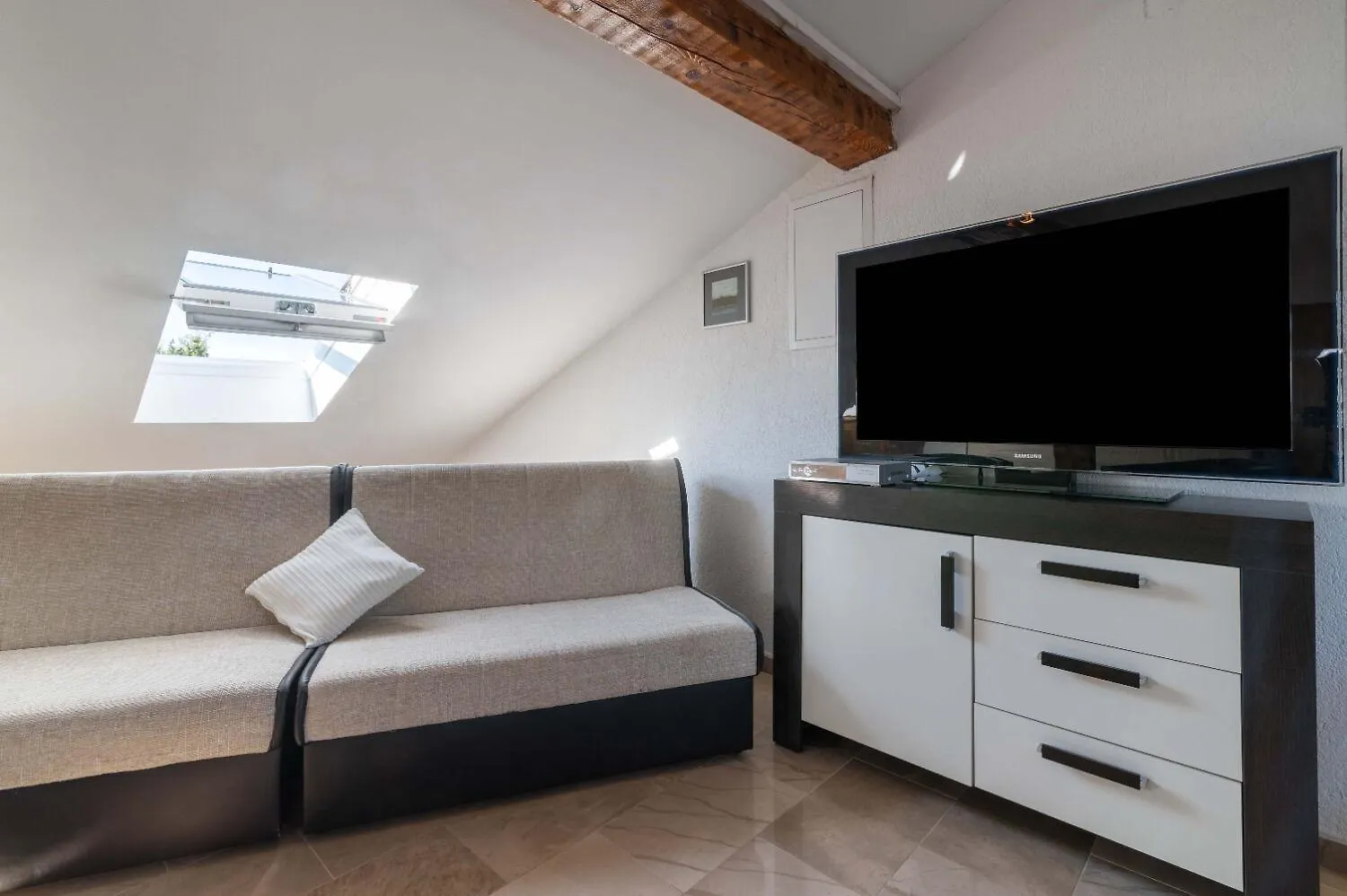 Apartments Tiho Preko