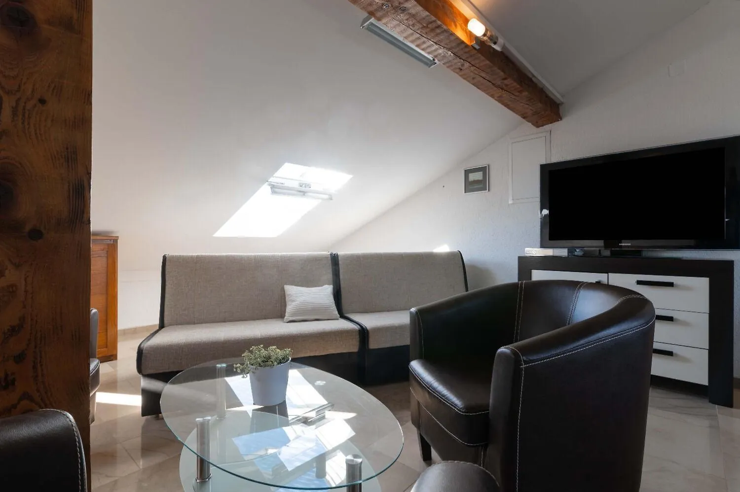 Apartments Tiho Preko