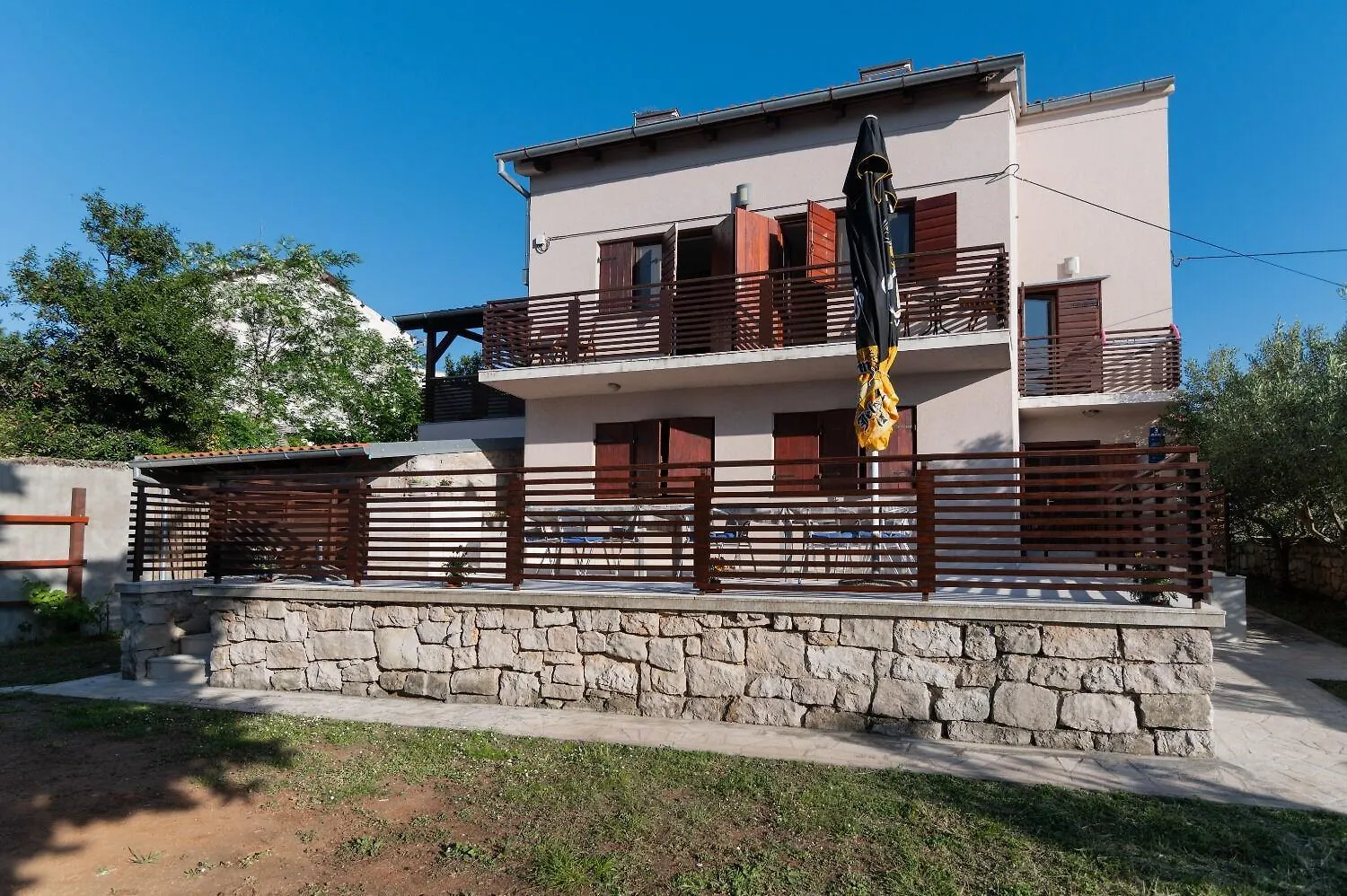 Apartments Tiho Preko