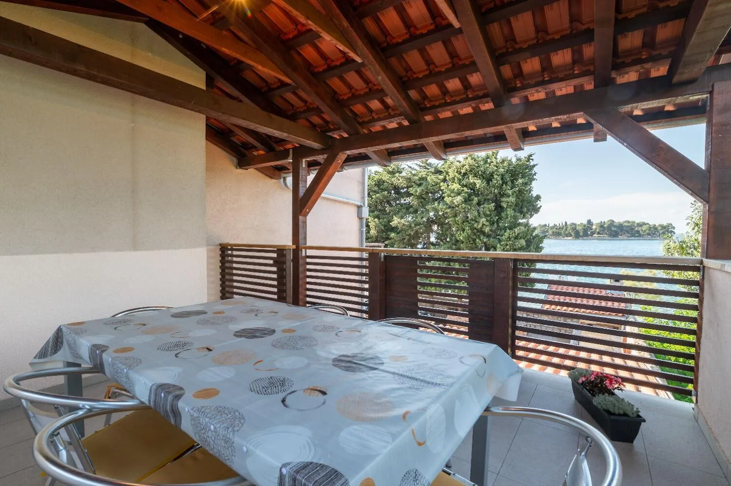 Apartments Tiho Preko